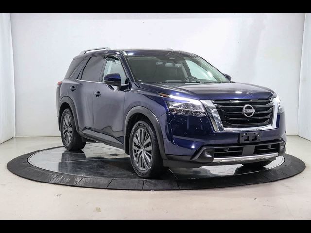 2022 Nissan Pathfinder SL