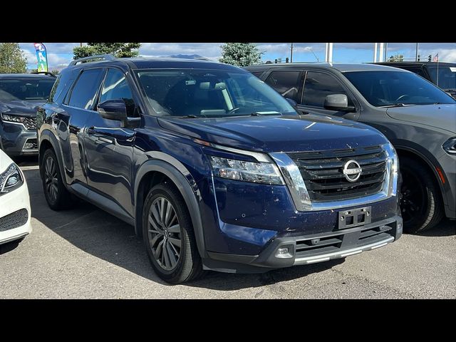 2022 Nissan Pathfinder SL