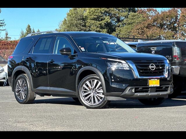 2022 Nissan Pathfinder SL