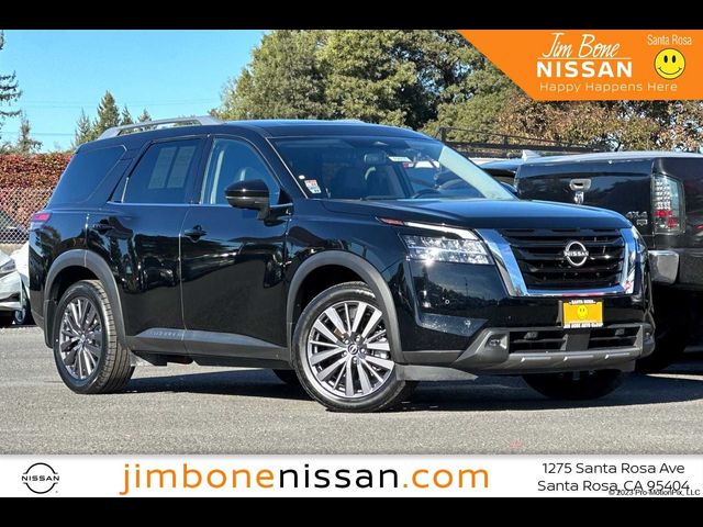 2022 Nissan Pathfinder SL