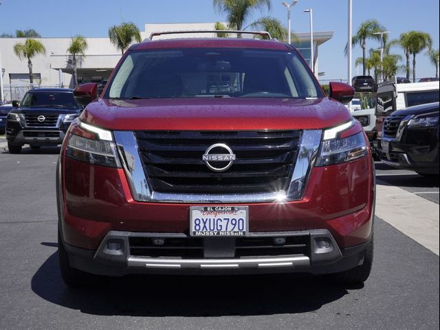 2022 Nissan Pathfinder SL