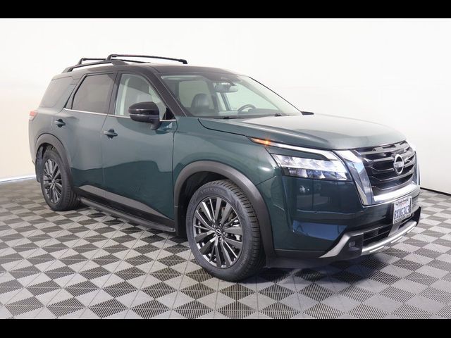 2022 Nissan Pathfinder SL