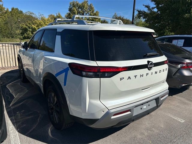 2022 Nissan Pathfinder SL