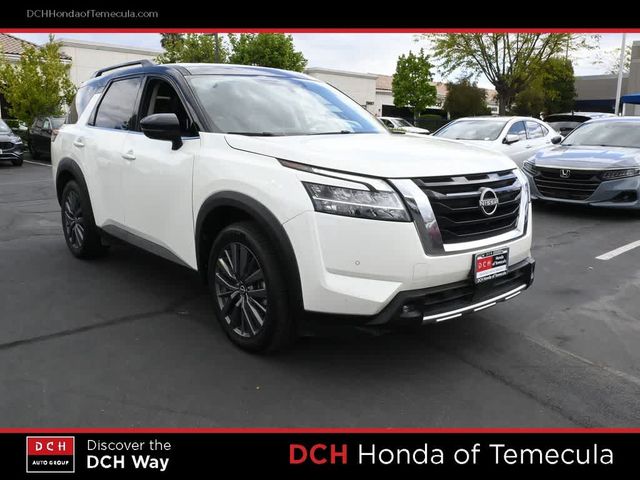 2022 Nissan Pathfinder SL