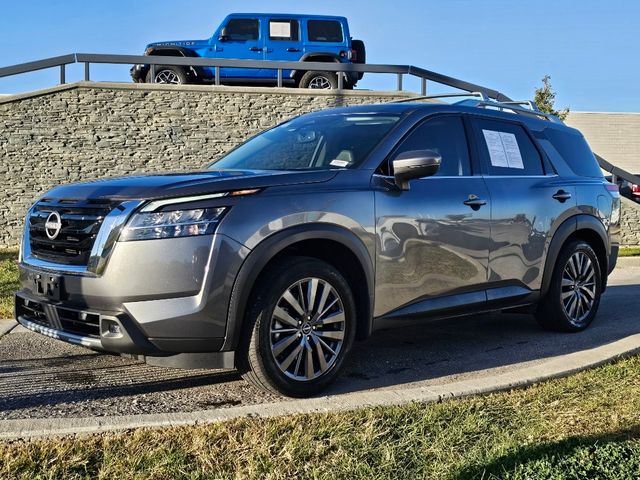 2022 Nissan Pathfinder SL