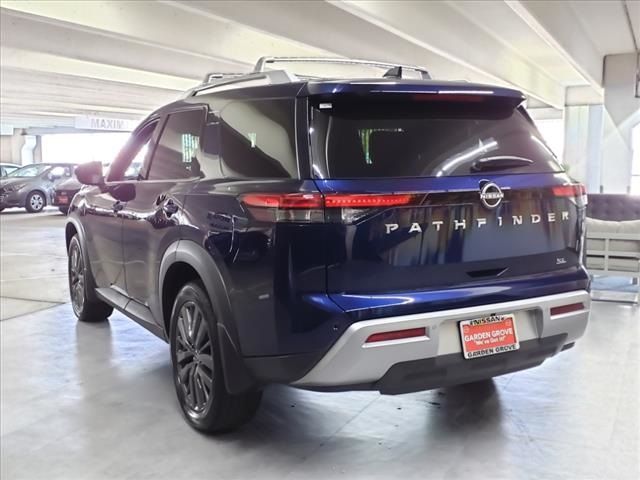 2022 Nissan Pathfinder SL