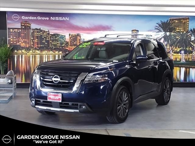 2022 Nissan Pathfinder SL