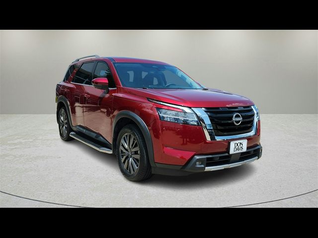 2022 Nissan Pathfinder SL