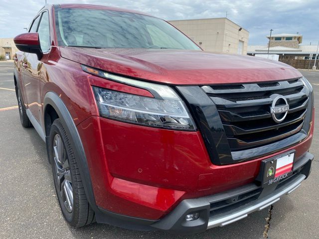 2022 Nissan Pathfinder SL