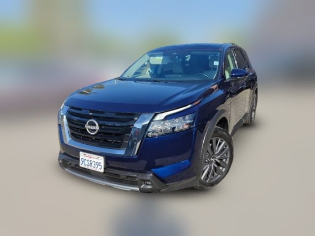 2022 Nissan Pathfinder SL