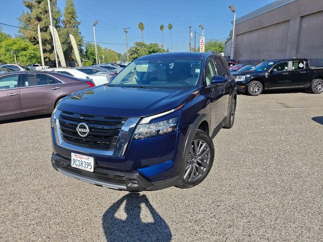 2022 Nissan Pathfinder SL