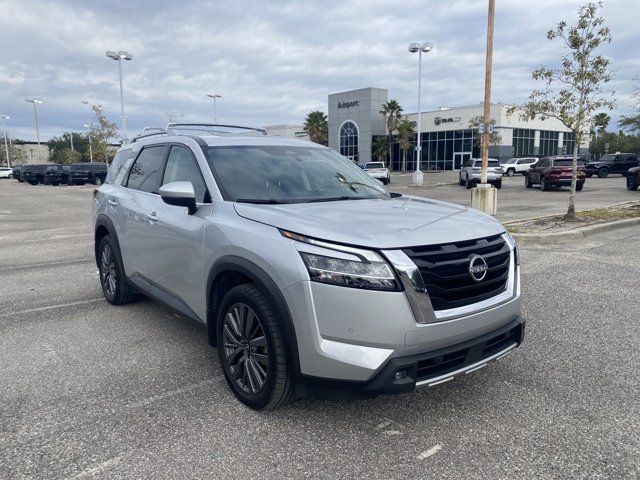 2022 Nissan Pathfinder SL