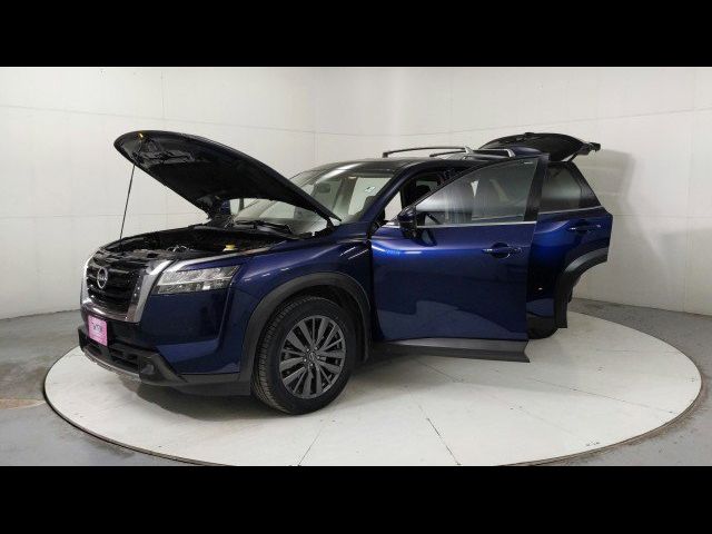 2022 Nissan Pathfinder SL