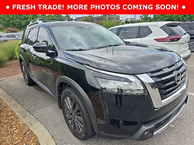 2022 Nissan Pathfinder SL