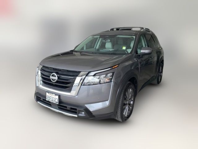 2022 Nissan Pathfinder SL