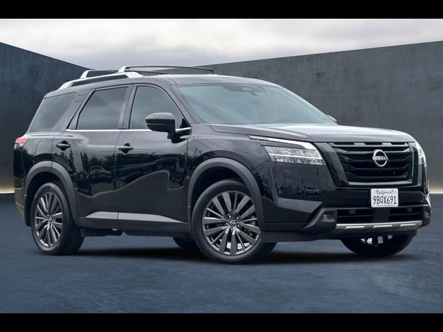 2022 Nissan Pathfinder SL