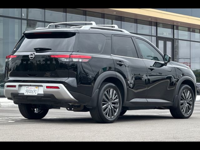 2022 Nissan Pathfinder SL