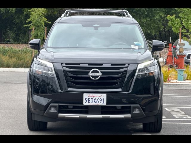 2022 Nissan Pathfinder SL