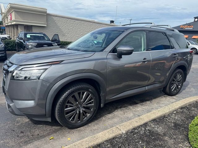 2022 Nissan Pathfinder SL