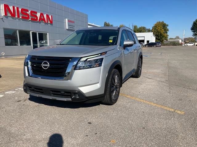 2022 Nissan Pathfinder SL