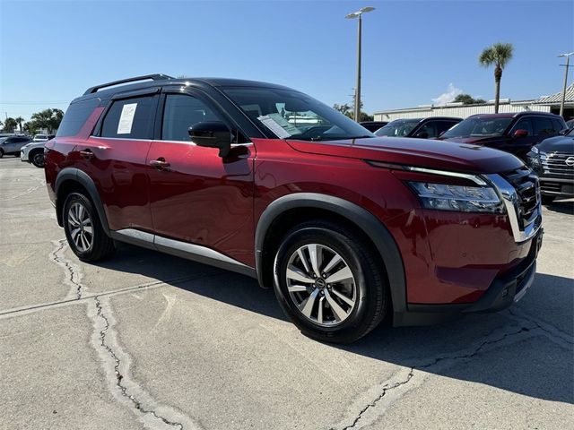 2022 Nissan Pathfinder SL