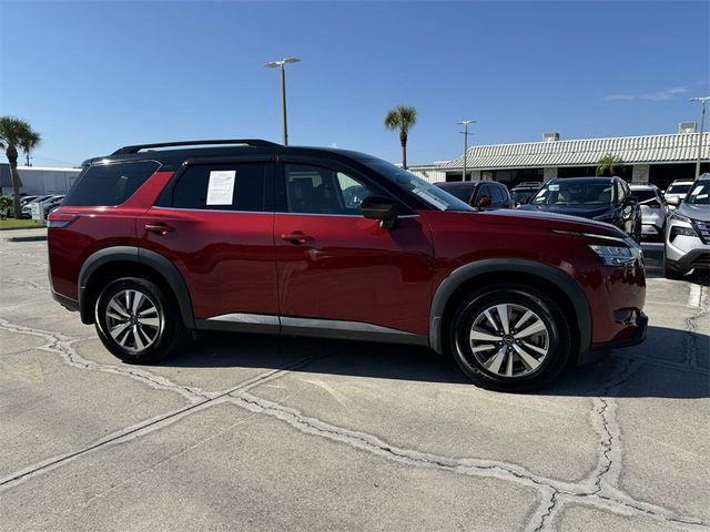 2022 Nissan Pathfinder SL