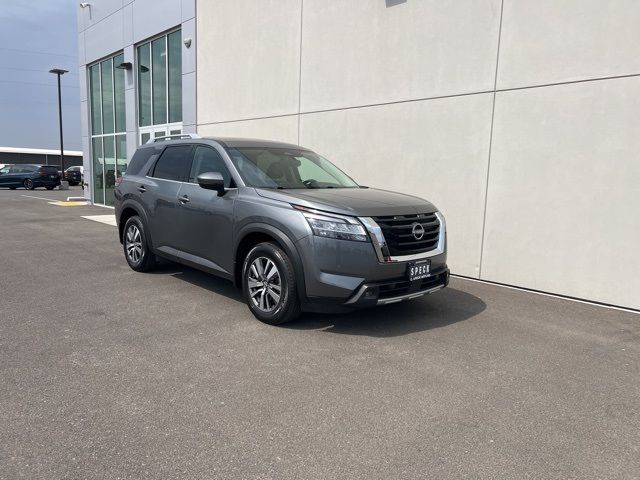 2022 Nissan Pathfinder SL