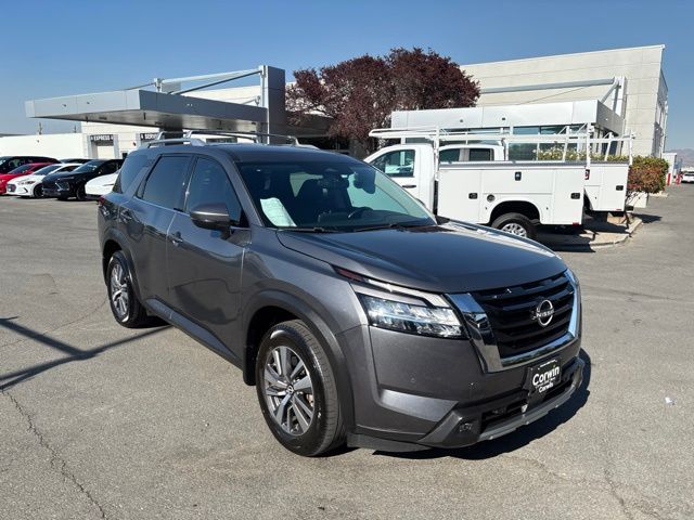 2022 Nissan Pathfinder SL