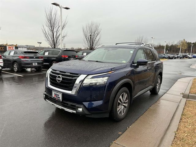 2022 Nissan Pathfinder SL