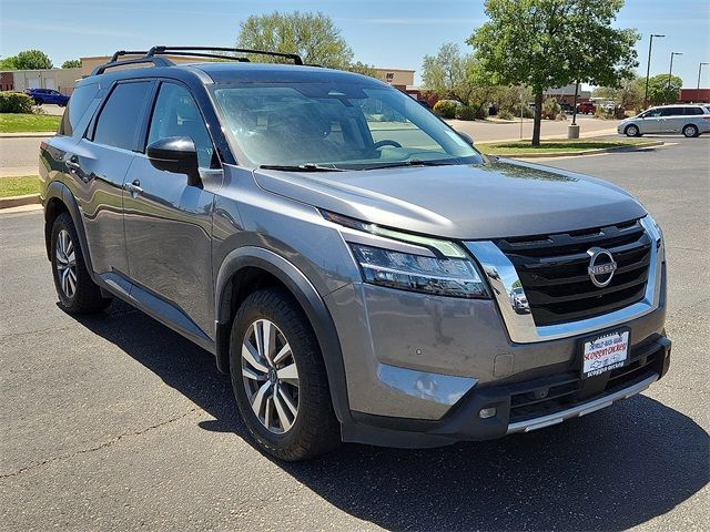 2022 Nissan Pathfinder SL