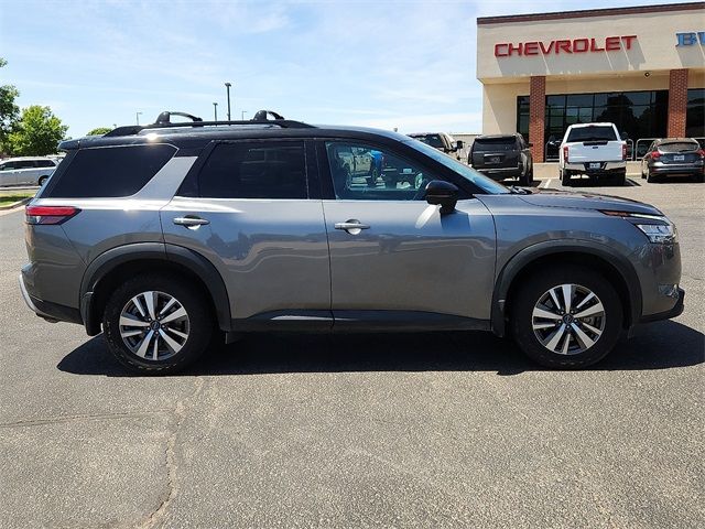2022 Nissan Pathfinder SL