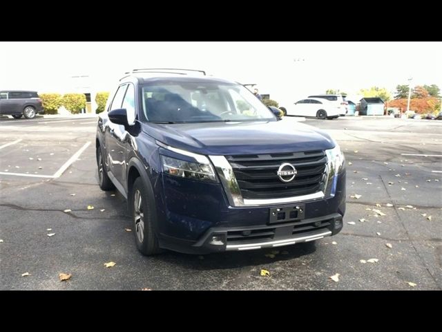 2022 Nissan Pathfinder SL