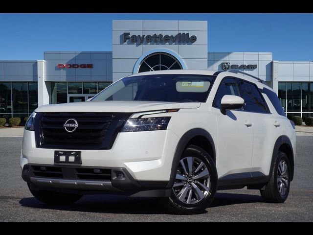 2022 Nissan Pathfinder SL