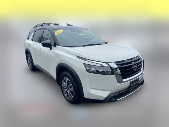 2022 Nissan Pathfinder SL