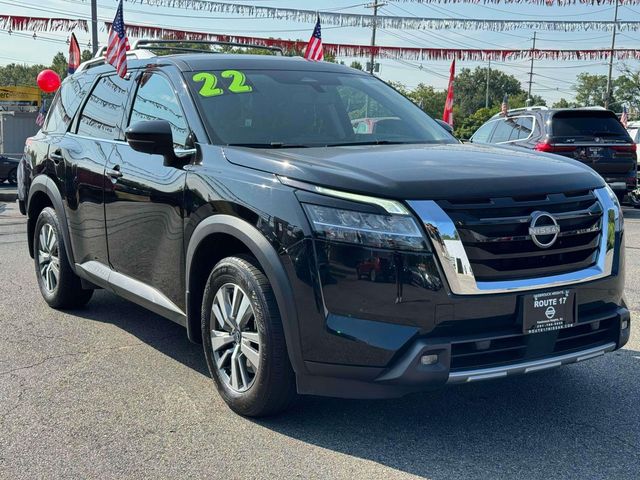 2022 Nissan Pathfinder SL
