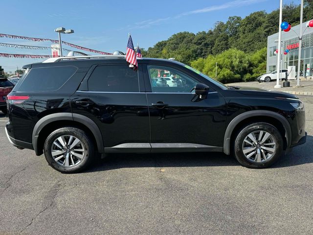 2022 Nissan Pathfinder SL