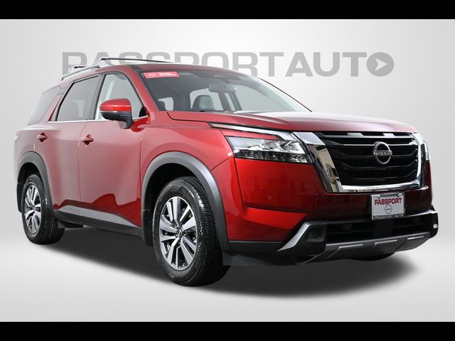 2022 Nissan Pathfinder SL