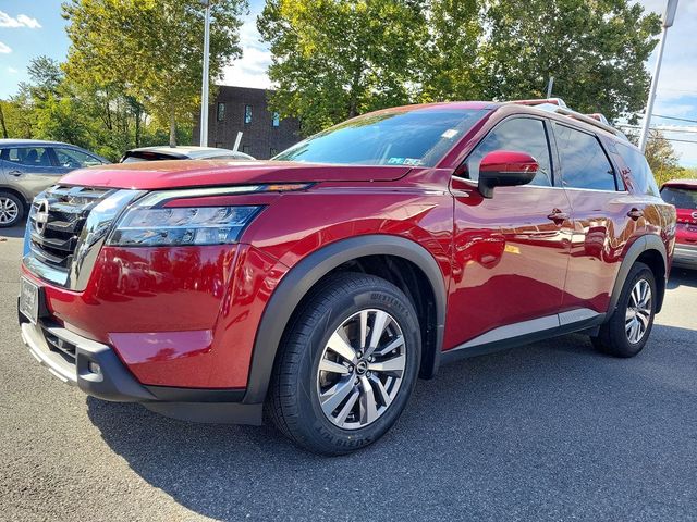 2022 Nissan Pathfinder SL