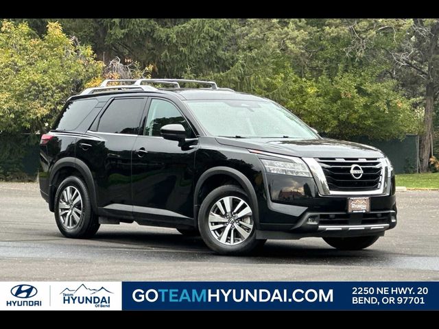 2022 Nissan Pathfinder SL