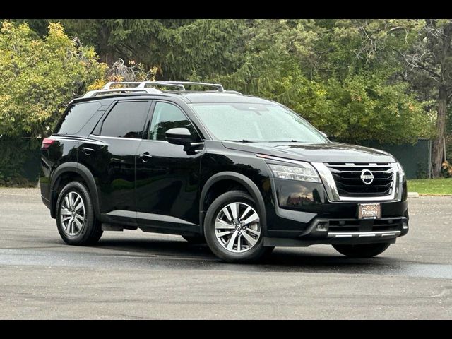 2022 Nissan Pathfinder SL