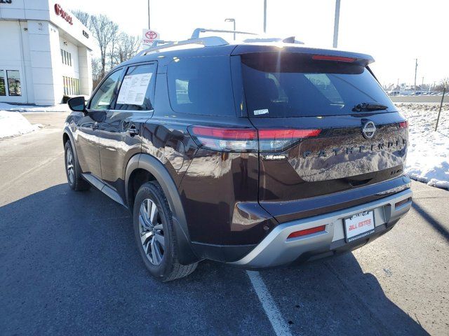 2022 Nissan Pathfinder SL