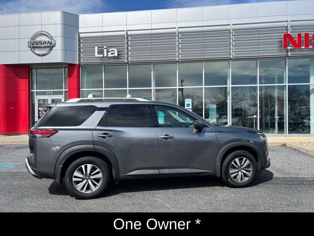 2022 Nissan Pathfinder SL