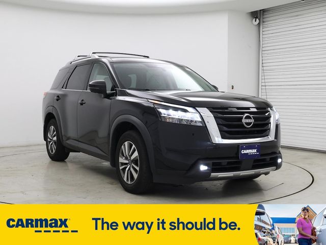 2022 Nissan Pathfinder SL
