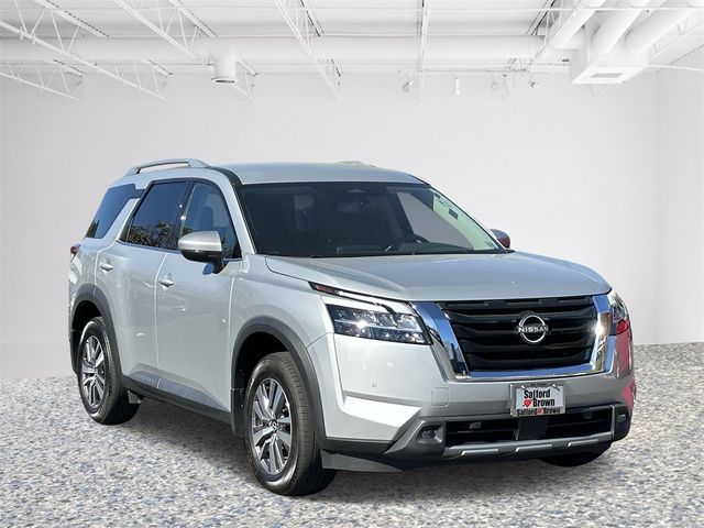 2022 Nissan Pathfinder SL