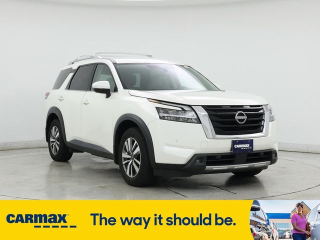 2022 Nissan Pathfinder SL