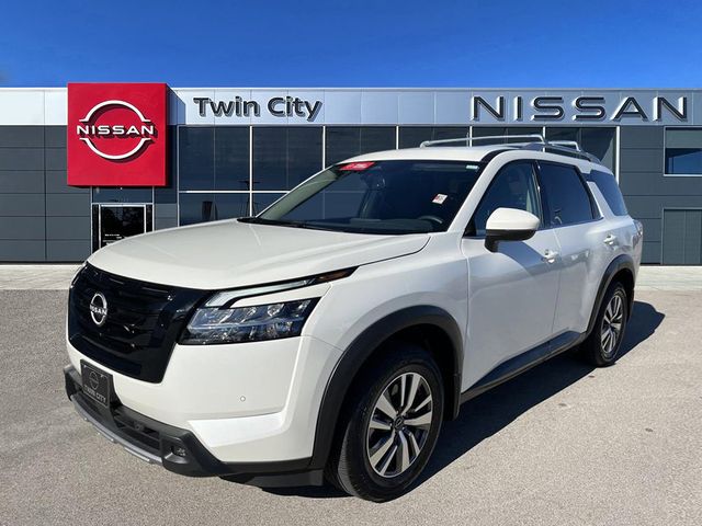 2022 Nissan Pathfinder SL