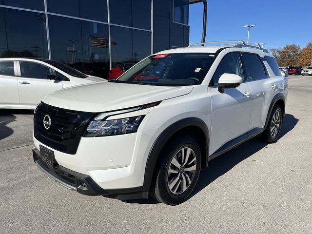 2022 Nissan Pathfinder SL