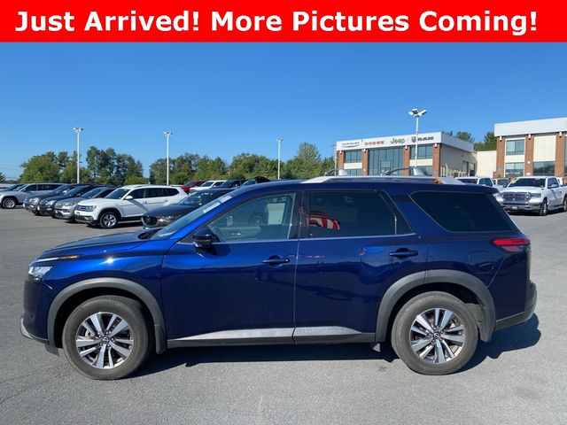 2022 Nissan Pathfinder SL