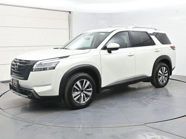 2022 Nissan Pathfinder SL