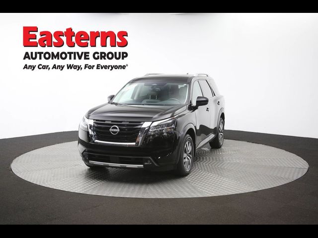 2022 Nissan Pathfinder SL